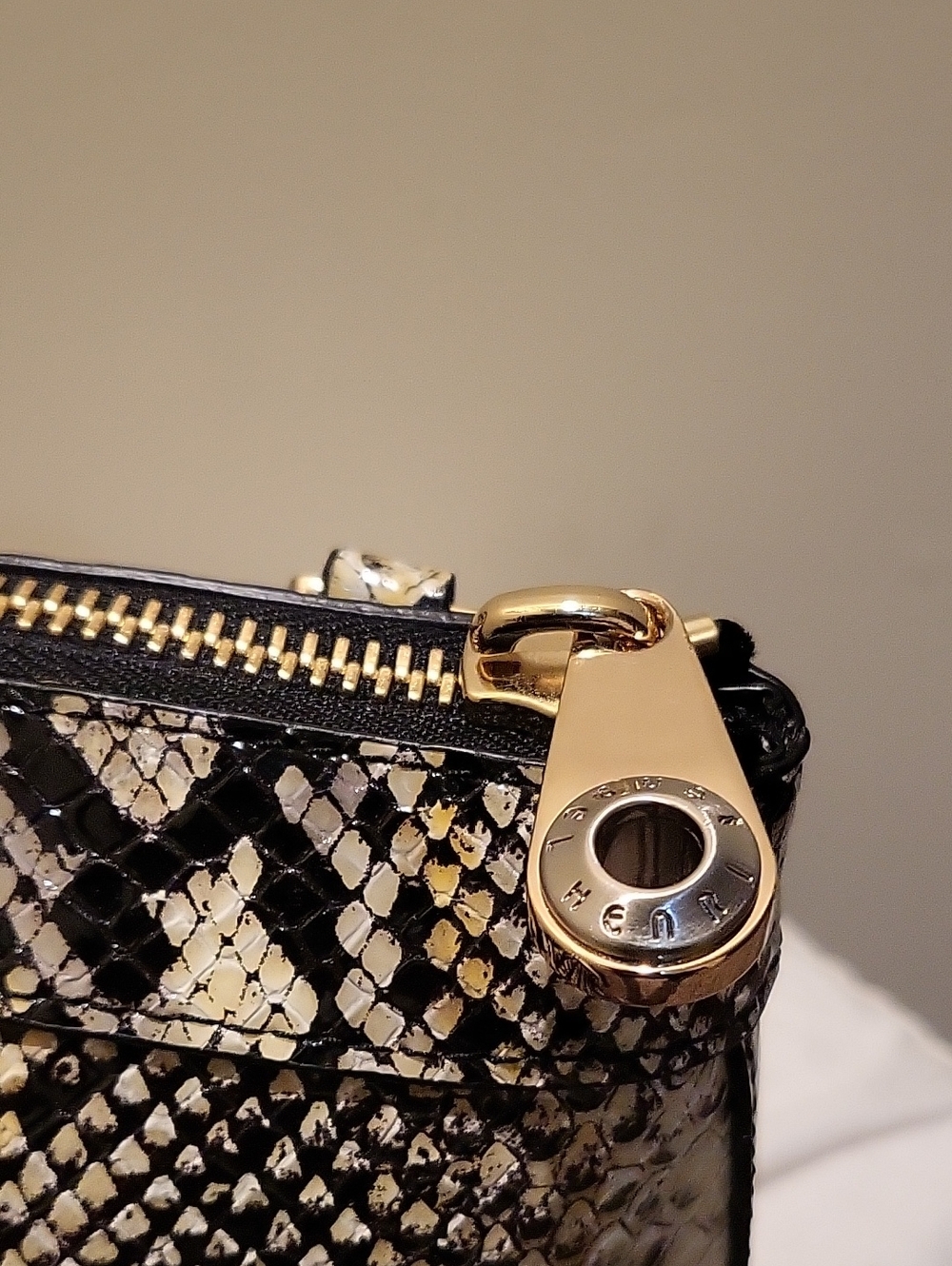 Henri Bendel NWT - Python-Print Tote Bag in Black and Cream - Women's Handbag - Picture 7 of 9